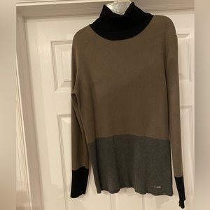 Color block Calvin Klein turtle neck